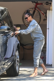 Chrissy Teigen feet photo thumbnail