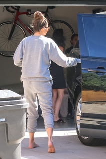 Chrissy Teigen feet photo thumbnail