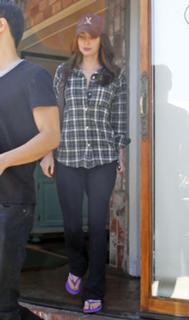 Megan Fox feet photo thumbnail