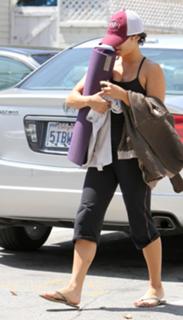 Vanessa Hudgens feet photo thumbnail