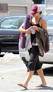 Vanessa Hudgens feet photo thumbnail