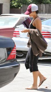 Vanessa Hudgens feet photo thumbnail