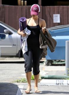 Vanessa Hudgens feet photo thumbnail
