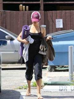 Vanessa Hudgens feet photo thumbnail