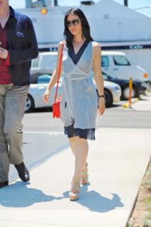 Lucy Liu feet photo thumbnail