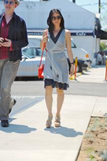 Lucy Liu feet photo thumbnail
