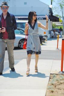 Lucy Liu feet photo thumbnail