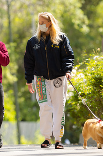 Sophie Turner feet photo thumbnail
