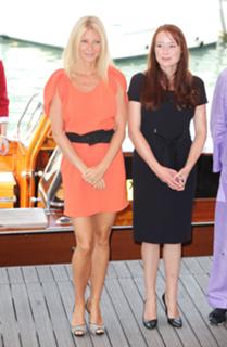 Gwyneth Paltrow feet photo thumbnail
