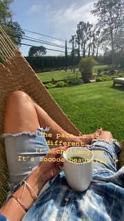 Brooke Burke feet photo thumbnail