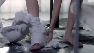 Serenay Sarikaya feet photo thumbnail