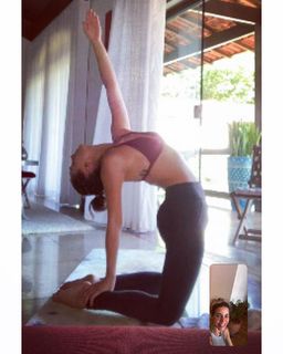Isis Valverde feet photo thumbnail