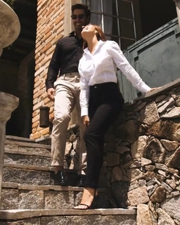 Isis Valverde feet photo thumbnail