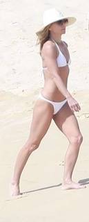 Kelly Ripa feet photo thumbnail