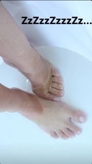 Franciely Freduzeski feet photo thumbnail