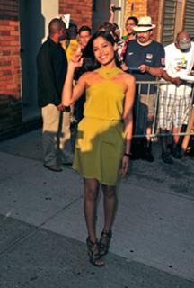 Freida Pinto feet photo thumbnail