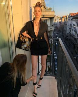 Barbara Palvin feet photo thumbnail