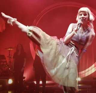 Aurora Aksnes feet photo thumbnail