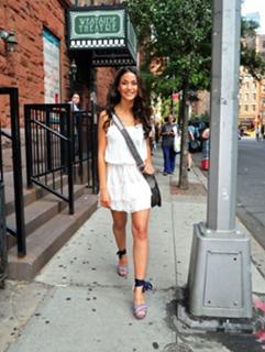 Emmanuelle Chriqui feet photo thumbnail