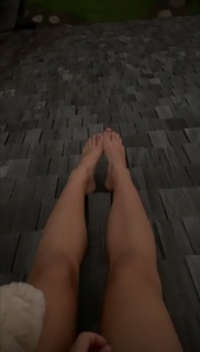 Alexis Ren feet photo thumbnail
