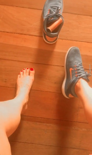 Alaine Crissiê feet photo thumbnail