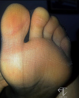 Alaine Crissiê feet photo thumbnail