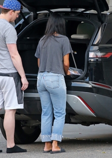 Nicole Scherzinger feet photo thumbnail