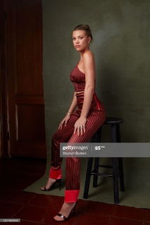 Sofia Richie feet photo thumbnail