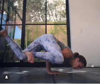 Danica Patrick feet photo thumbnail