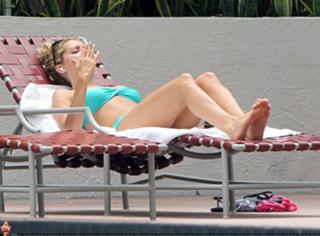 Ashley Tisdale feet photo thumbnail