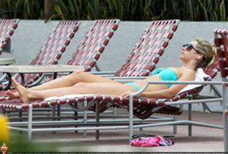 Ashley Tisdale feet photo thumbnail