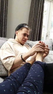Georgia May Foote feet photo thumbnail