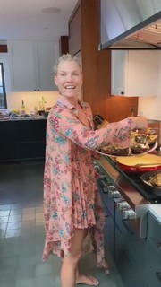 Ali Larter feet photo thumbnail