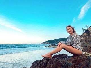 Katrina Bowden feet photo thumbnail