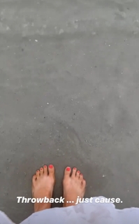 Naomi Watts feet photo thumbnail