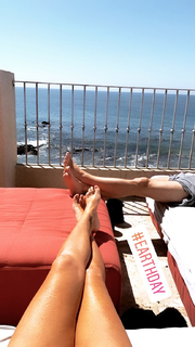 Daisy Fuentes feet photo thumbnail
