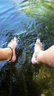 Candice Swanepoel feet photo thumbnail