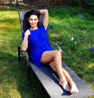 Anna Popek feet photo thumbnail