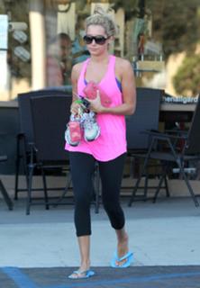 Ashley Tisdale feet photo thumbnail