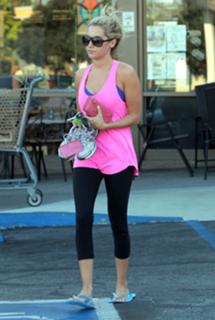 Ashley Tisdale feet photo thumbnail