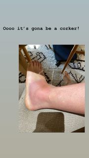 Ellie Goulding feet photo thumbnail