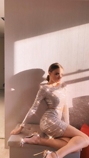 Xenia Tchoumitcheva feet photo thumbnail