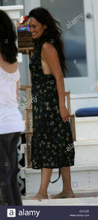 Tia Carrere feet photo thumbnail