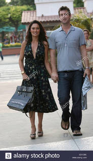 Tia Carrere feet photo thumbnail