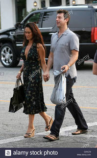 Tia Carrere feet photo thumbnail