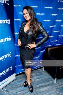 Tia Carrere feet photo thumbnail