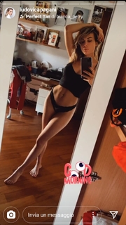 Ludovica Pagani feet photo thumbnail
