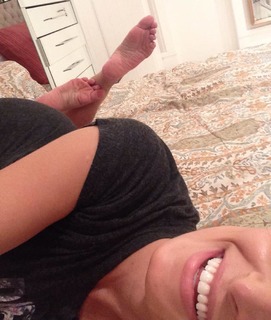 Franciely Freduzeski feet photo thumbnail
