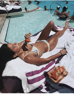 Dixie D'Amelio feet photo 3