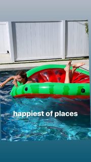 Gabbie Hanna feet photo thumbnail